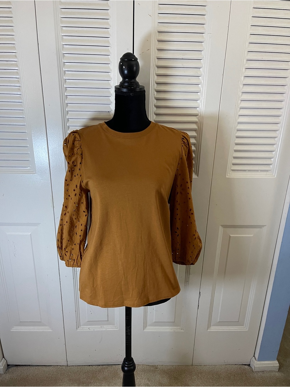 Womens Eyelet Top in Caramel
